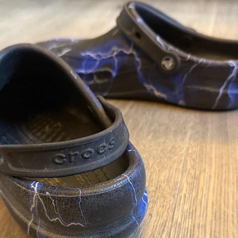 CROCS  Black and Blue Lightning clogs - Picture 11 of 11